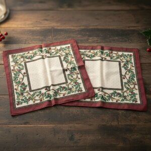 Vintage Christmas Napkin Set 2pc Cloth Napkins Holiday Vtg Holly Wreath Pattern